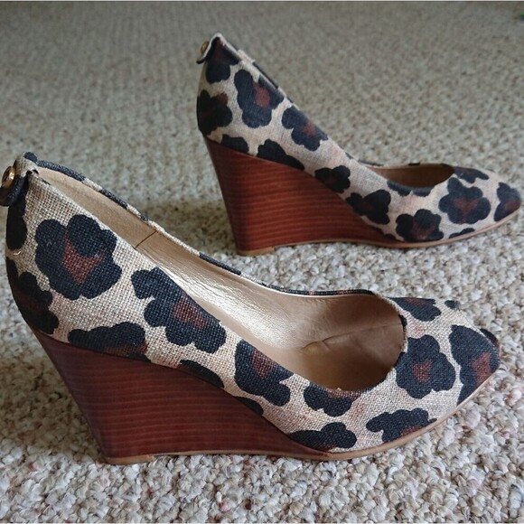 Stuart Weitzman fabric Leopard flowers Print Peep Toe wedges Size 10M - Picture 1 of 12